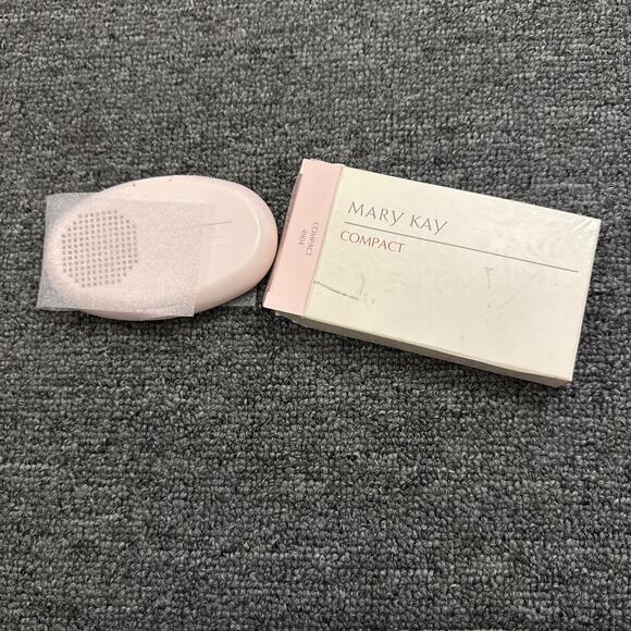 Mary Kay NIB Refillable Pink Oval Compact Retired #4904 NOS - Picture 2 of 3